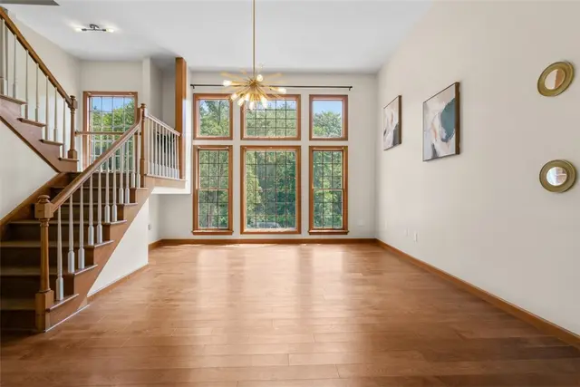 2117 Huntington Ct S gallery image 2