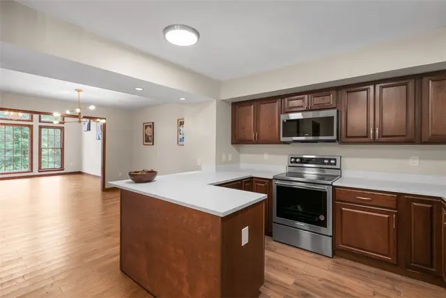 2117 Huntington Ct S gallery image 6