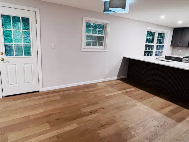 2118 Coventry Dr gallery image 2