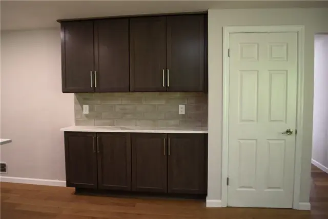 2118 Coventry Dr gallery image 3