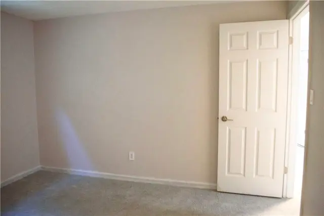 2118 Coventry Dr gallery image 11