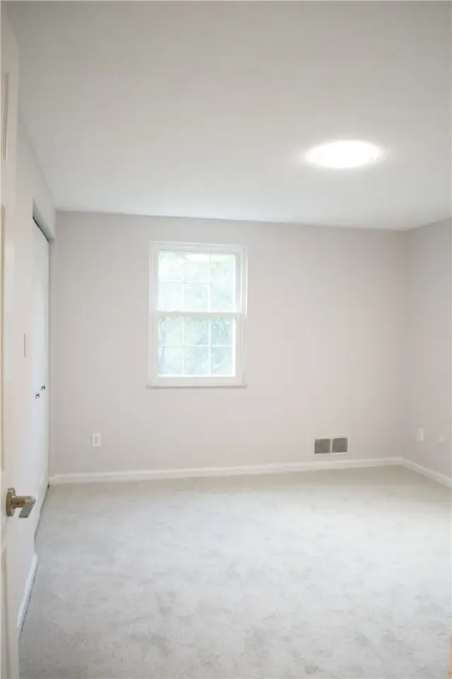 2118 Coventry Dr gallery image 13