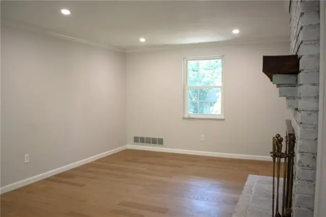 2118 Coventry Dr gallery image 24