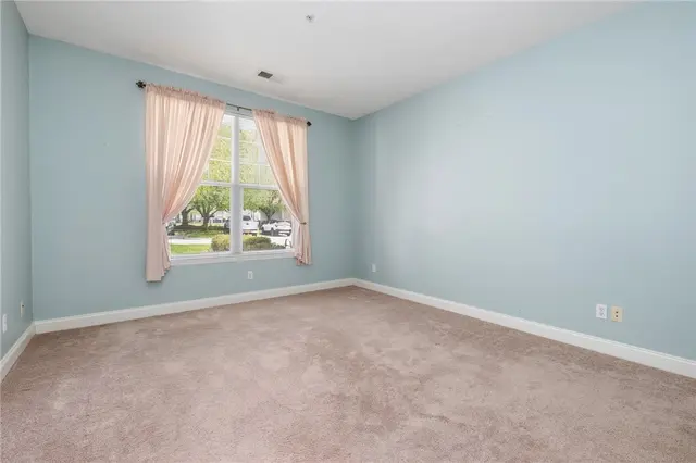 212 Adams Pointe Blvd 7 gallery image 6