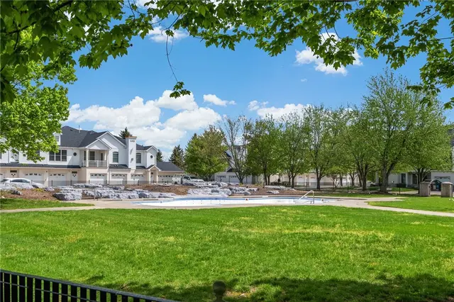 212 Adams Pointe Blvd 7 gallery image 10