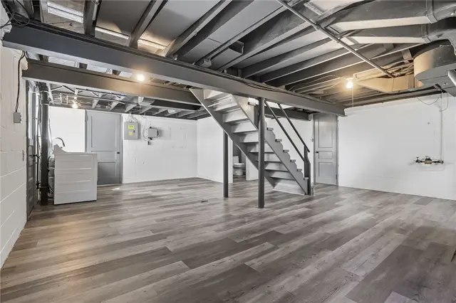 212 Bernice St gallery image 32
