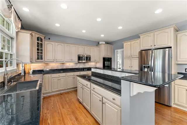 212 Chesapeake Drive gallery image 27