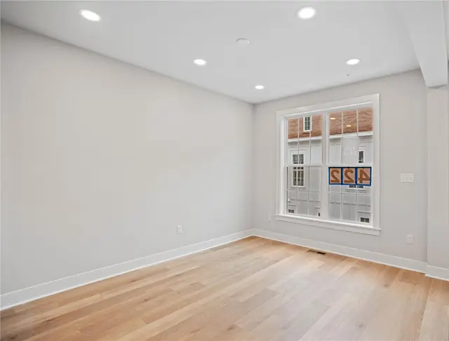 212 Oliver Way gallery image 2