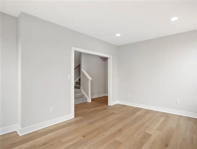 212 Oliver Way gallery image 3