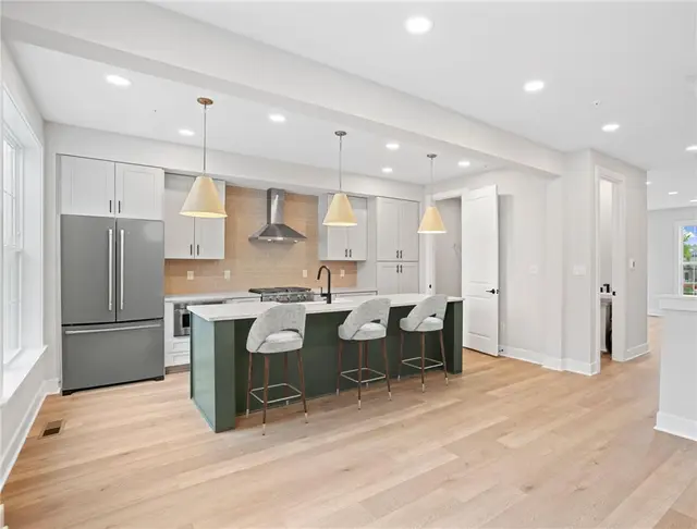 212 Oliver Way gallery image 4