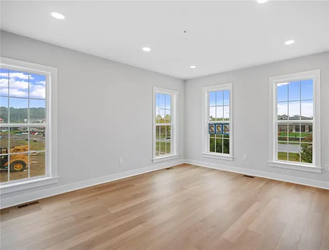 212 Oliver Way gallery image 6