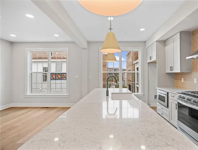 212 Oliver Way gallery image 8