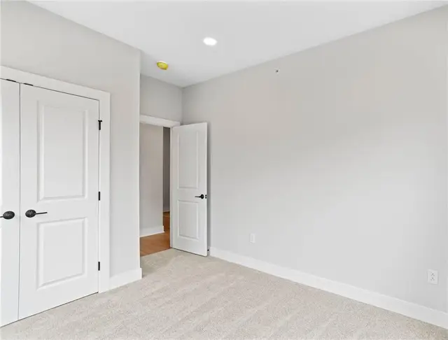 212 Oliver Way gallery image 19