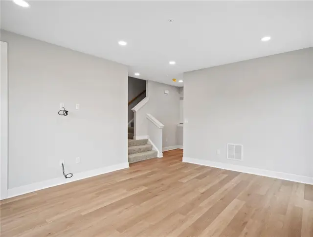 212 Oliver Way gallery image 24