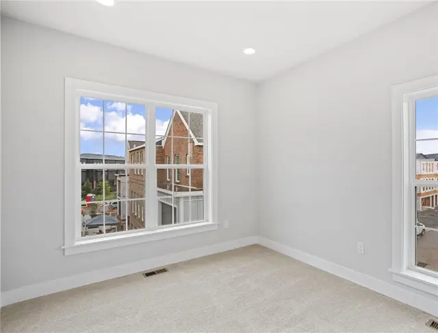 212 Oliver Way gallery image 27