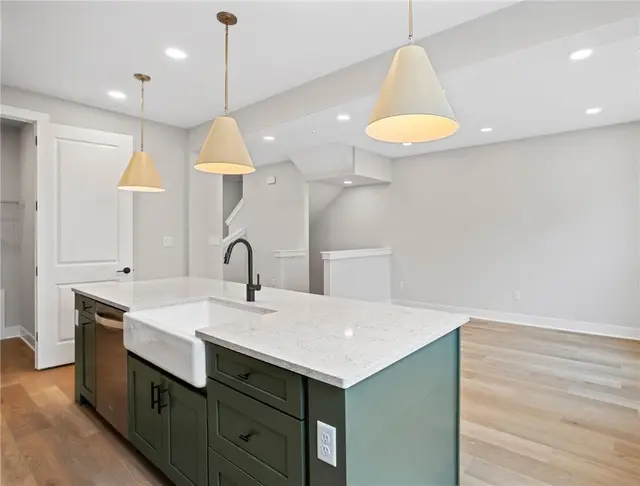 212 Oliver Way gallery image 33