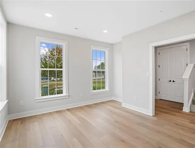 212 Oliver Way gallery image 34