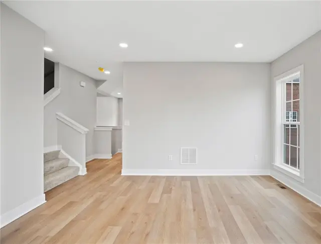 212 Oliver Way gallery image 36