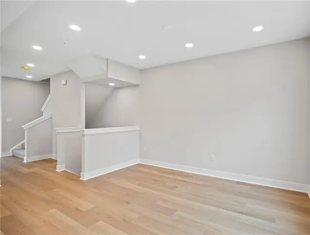 212 Oliver Way gallery image 38