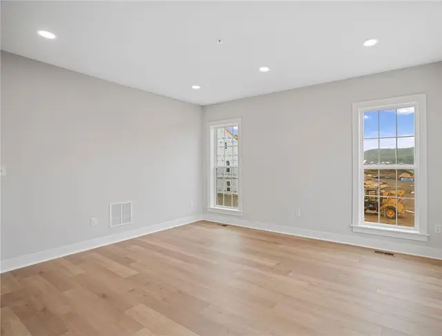 212 Oliver Way gallery image 48