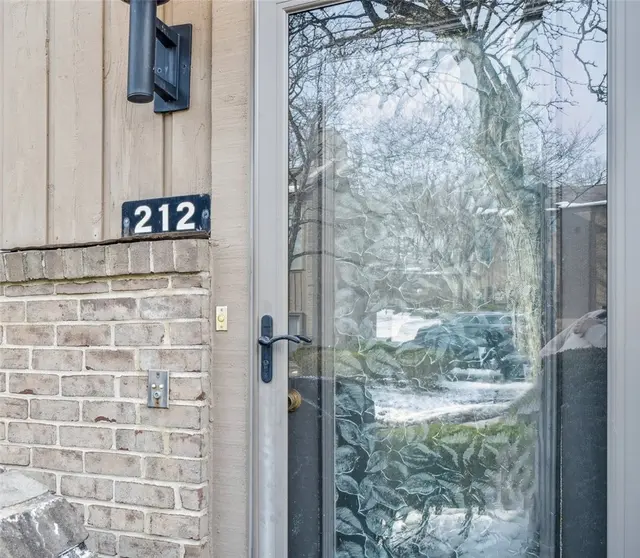 212 Pine Court gallery image 2