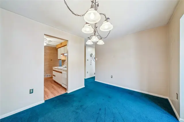 212 Pine Court gallery image 8