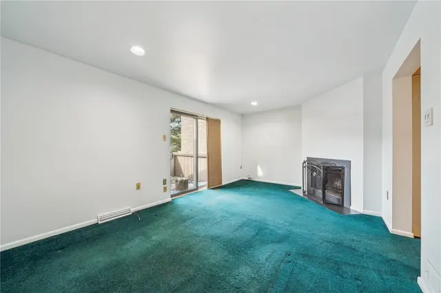 212 Pine Court gallery image 9