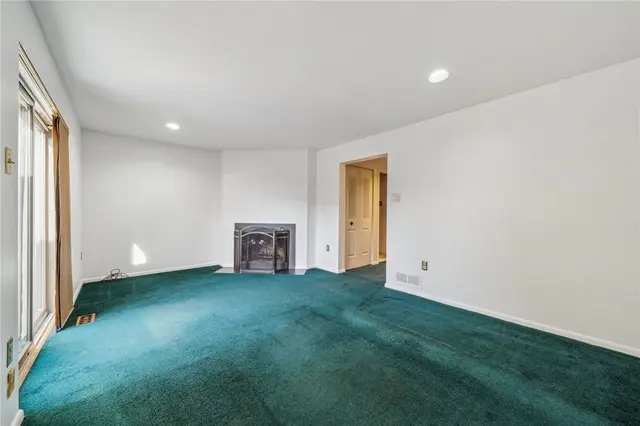 212 Pine Court gallery image 10