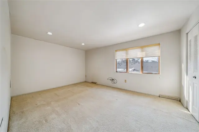 212 Pine Court gallery image 14