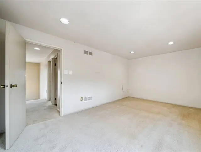 212 Pine Court gallery image 16