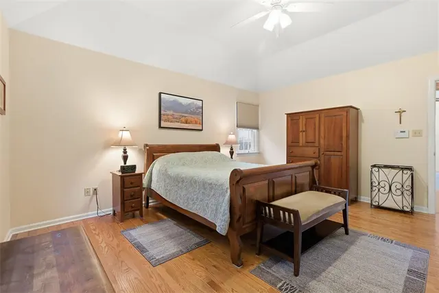 212 Scotch Pine Ct gallery image 2