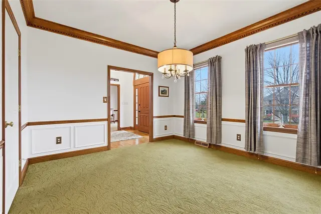212 Scotch Pine Ct gallery image 9