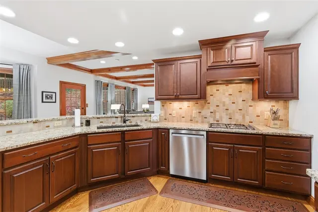 212 Scotch Pine Ct gallery image 10