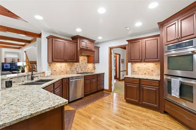 212 Scotch Pine Ct gallery image 16