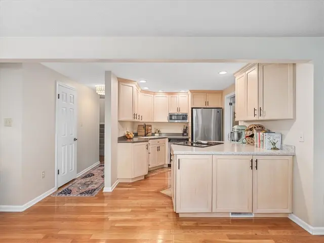 212 Timber Ln gallery image 4