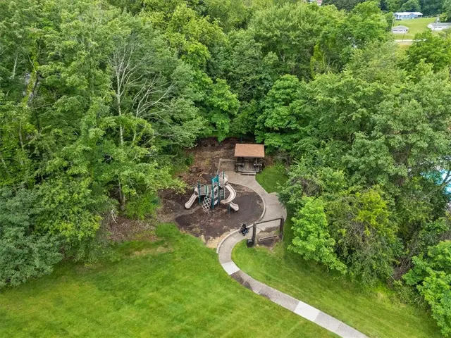 212 Timber Ln gallery image 5