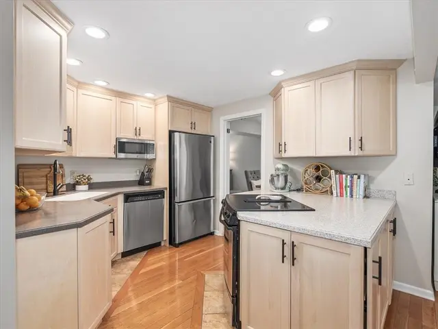 212 Timber Ln gallery image 6