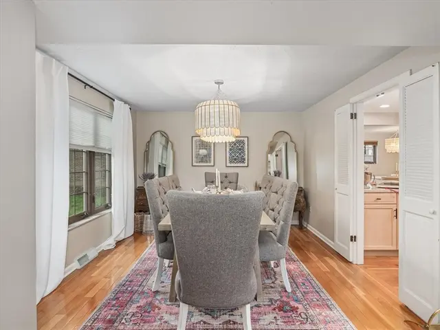 212 Timber Ln gallery image 11
