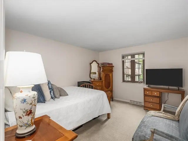 212 Timber Ln gallery image 14