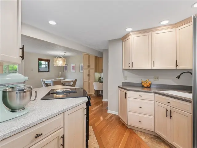 212 Timber Ln gallery image 16