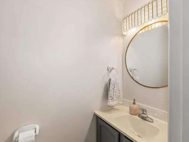 212 Timber Ln gallery image 18