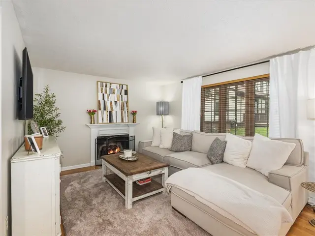 212 Timber Ln gallery image 24