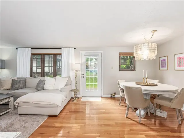 212 Timber Ln gallery image 25