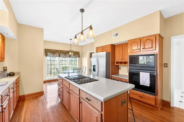 2121 West Grove Drive gallery image 5