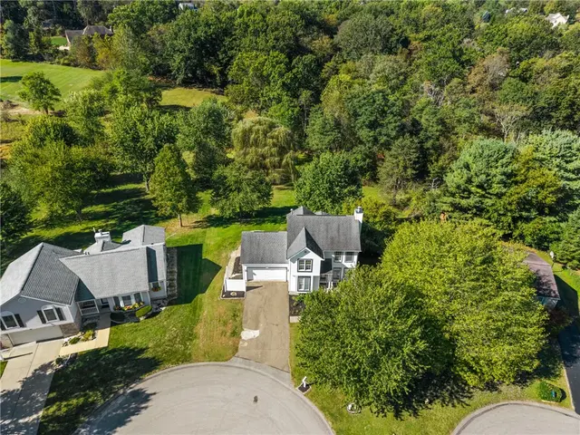 213 Lawrence Court gallery image 9