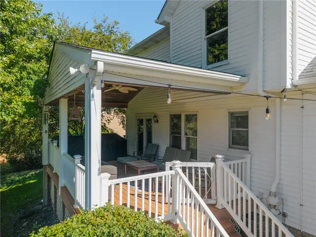 213 Lawrence Court gallery image 13