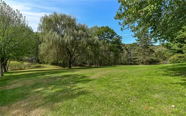 213 Lawrence Court gallery image 17