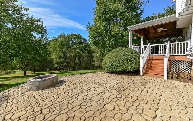 213 Lawrence Court gallery image 20