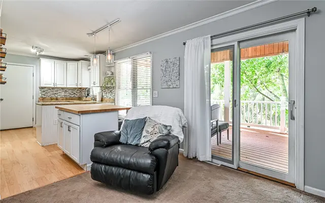 213 Lawrence Court gallery image 21