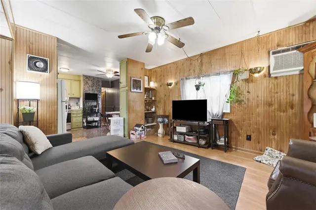 213 North Ct gallery image 13